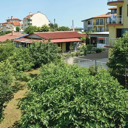 Holiday home Three-bedroom Holiday In Sinemoretz *