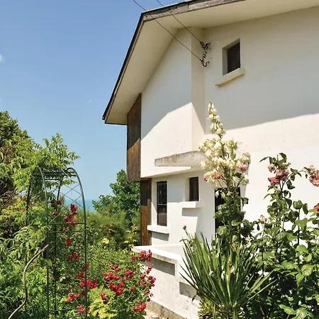 Three-bedroom Holiday In Sinemoretz