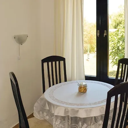 Three-bedroom Holiday In Sinemoretz