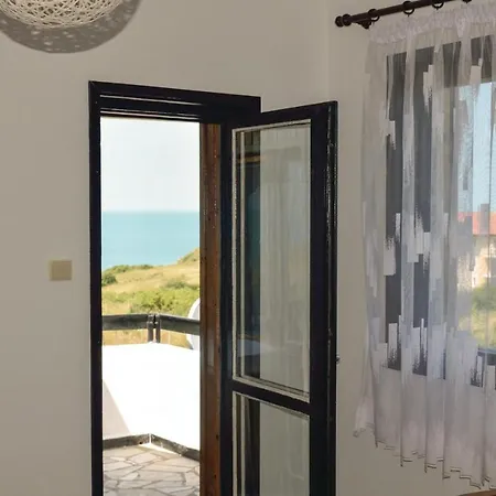 Three-bedroom Holiday In Sinemoretz Feriehus